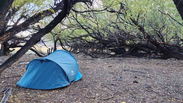 Campamento a la vera del arroyito