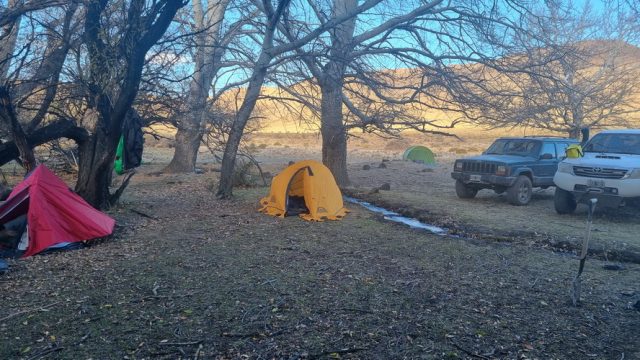 Campamento a la vera del arroyito