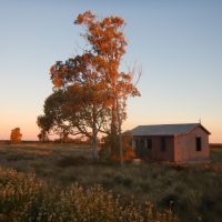 Edificio auxiliar con pararrayos